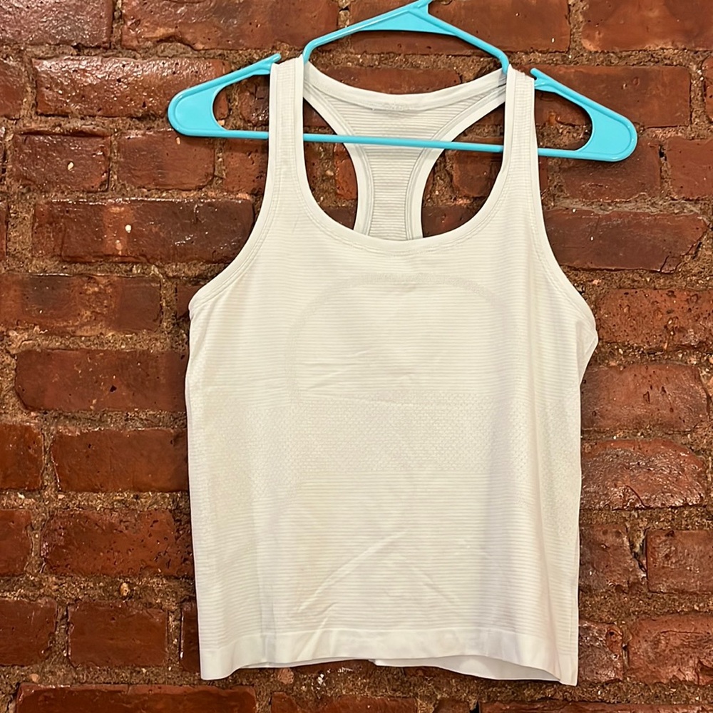 Lululemon Swiftly Race Length Tank - size 6, light blue, amazing condition